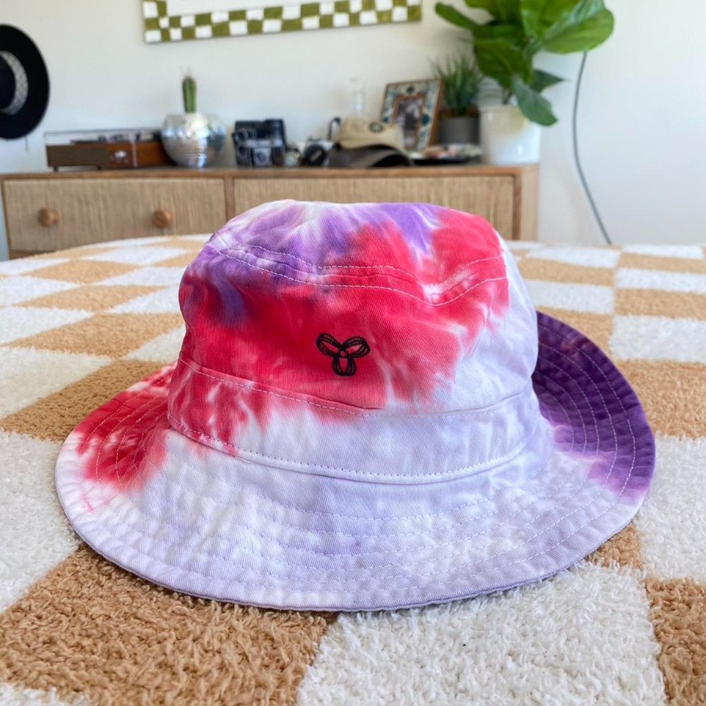 TNA TIE DYE PURPLE RED BUCKET SIZE M/L